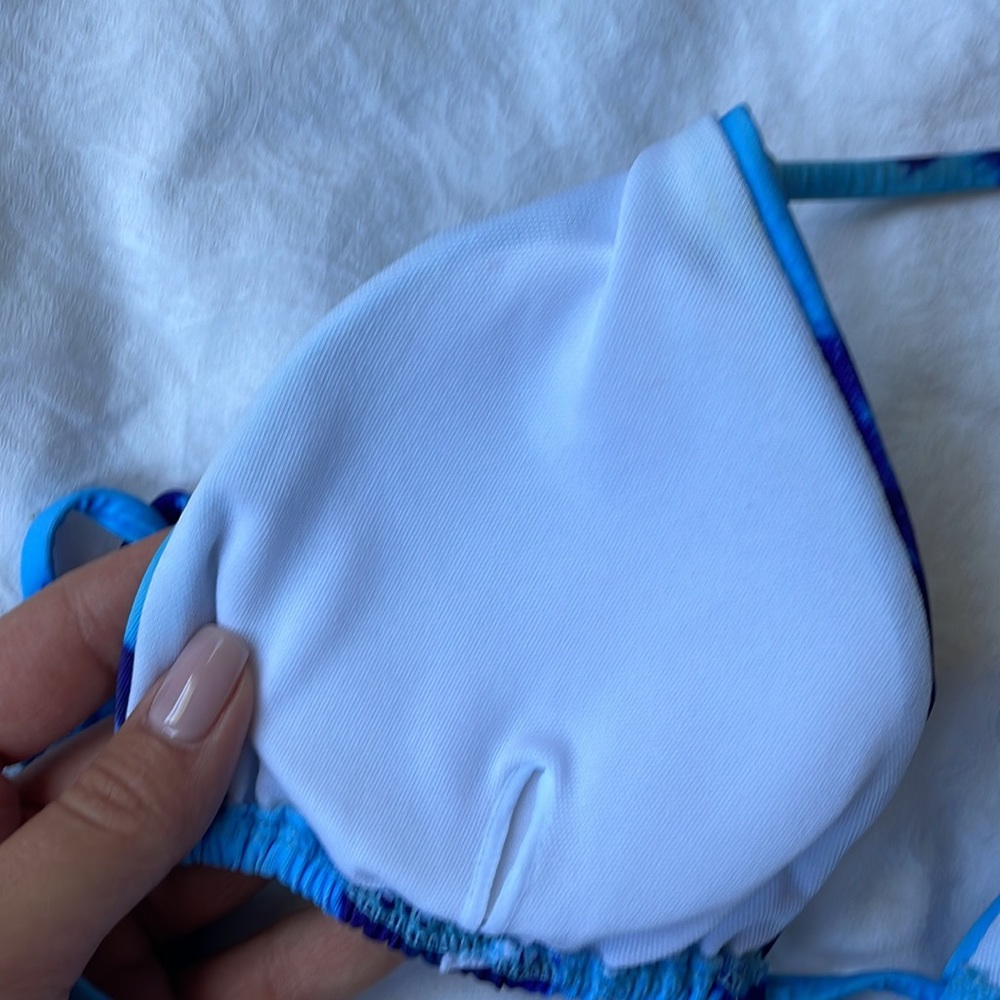 Bikini - Picture 3 of 4